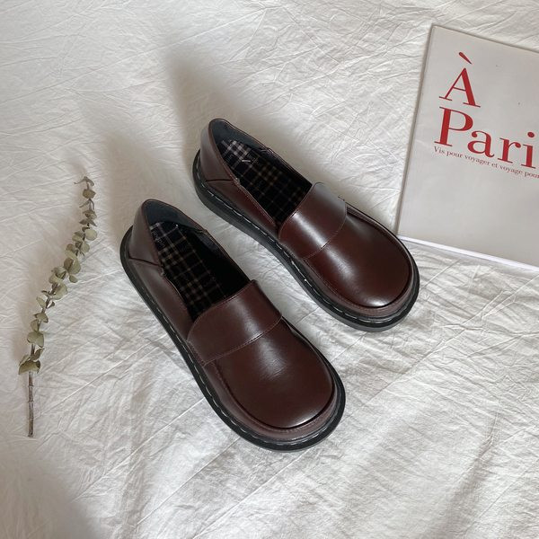 Laisvalaikio apvalūs batai iš eko odos paprasto modelio