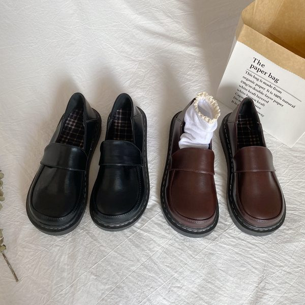 Laisvalaikio apvalūs batai iš eko odos paprasto modelio