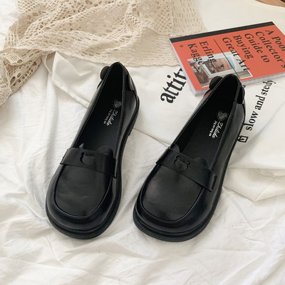 Sieviešu ikdienas apavi no eko ādas ar plakanu zoli