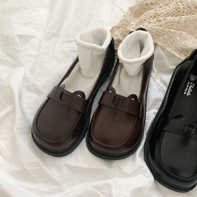 Sieviešu ikdienas apavi no eko ādas ar plakanu zoli