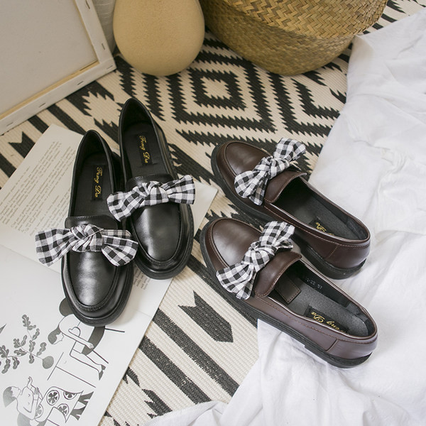 Ikdienas eko ādas mokasīni ar velcro un dažādiem 3D elementiem