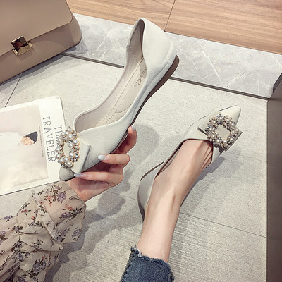 Sieviešu ikdienas smailas kurpes ar pērlēm