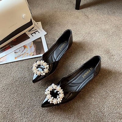 Sieviešu ikdienas smailas kurpes ar pērlēm