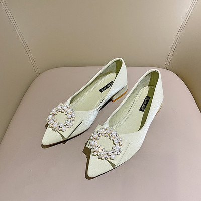 Sieviešu ikdienas smailas kurpes ar pērlēm