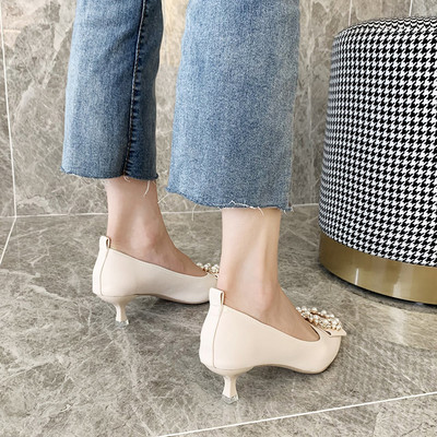 Sieviešu ikdienas smailas kurpes ar pērlēm