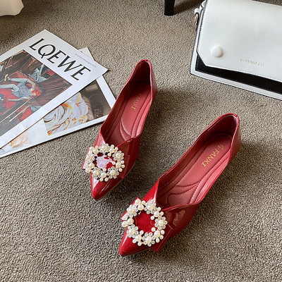 Sieviešu ikdienas smailas kurpes ar pērlēm