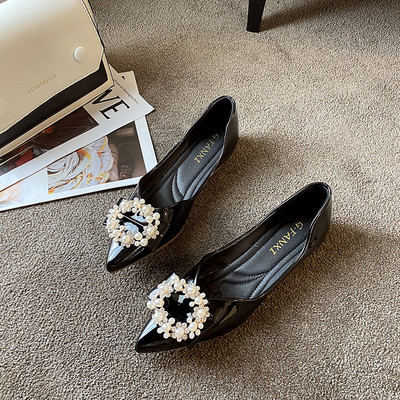 Sieviešu ikdienas smailas kurpes ar pērlēm