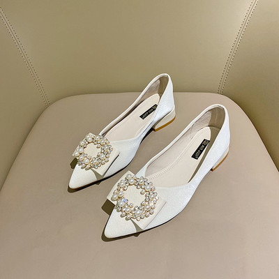 Sieviešu ikdienas smailas kurpes ar pērlēm