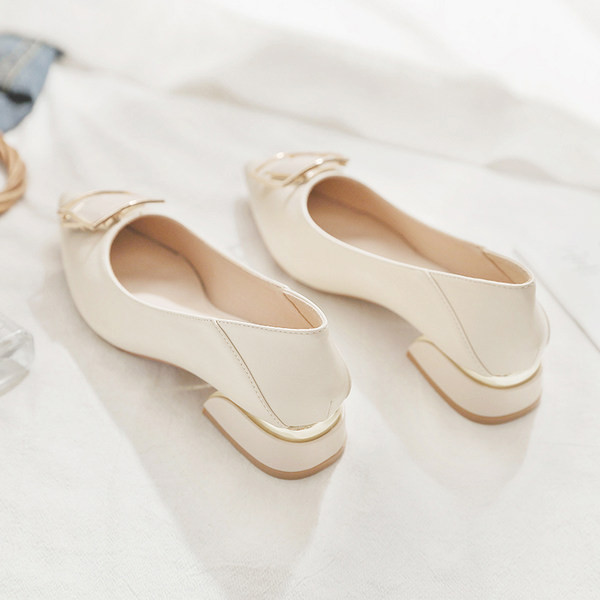 Asināts sieviešu ikdienas apavu modelis ar 3,5 cm papēdi