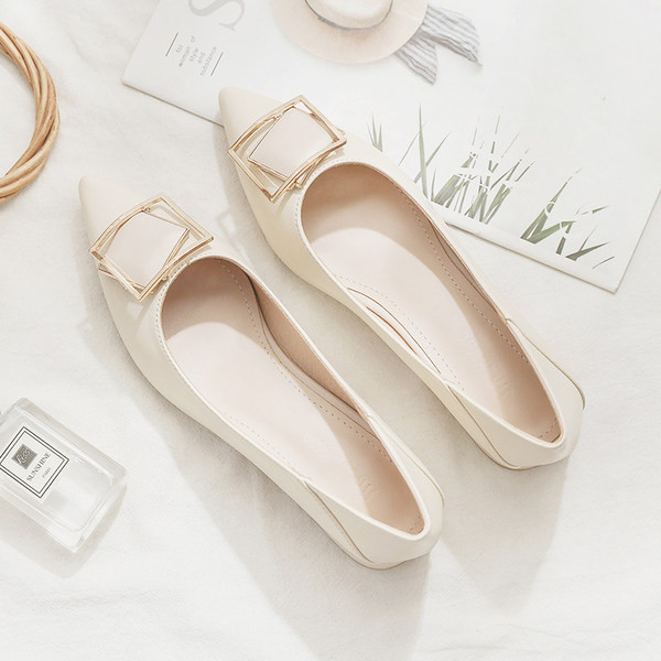 Asināts sieviešu ikdienas apavu modelis ar 3,5 cm papēdi