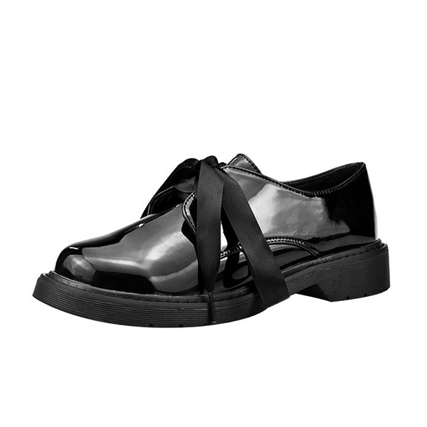 Sieviešu ikdienas lakādas apavi ar šņorēm