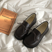 Pantofi din piele de primavara cu sireturi