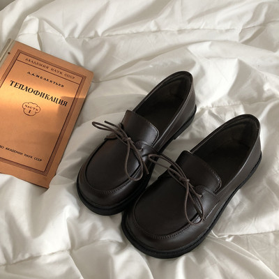 Pantofi din piele de primavara cu sireturi