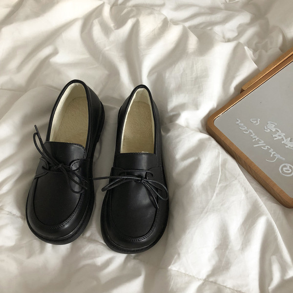 Pantofi din piele de primavara cu sireturi