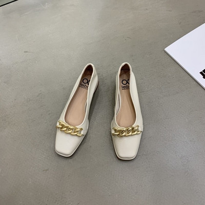 Jauns sieviešu ikdienas apavu modelis ar kvadrātveida papēdi vairākās krāsās