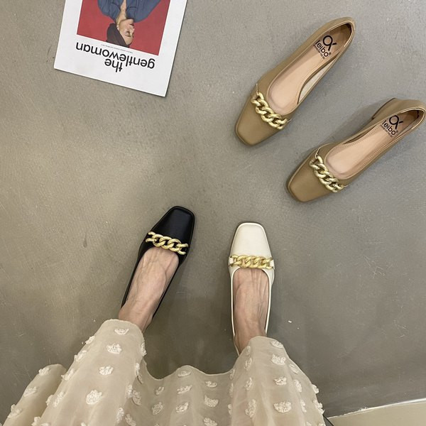 Jauns sieviešu ikdienas apavu modelis ar kvadrātveida papēdi vairākās krāsās