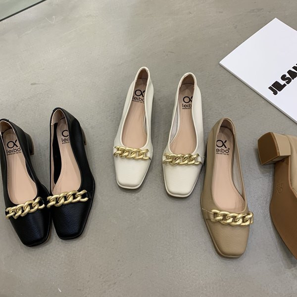 Jauns sieviešu ikdienas apavu modelis ar kvadrātveida papēdi vairākās krāsās