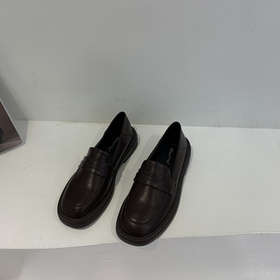 Sieviešu ikdienas apavi no eko ādas ar plakanu zoli