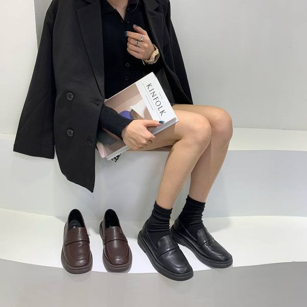 Sieviešu ikdienas apavi no eko ādas ar plakanu zoli