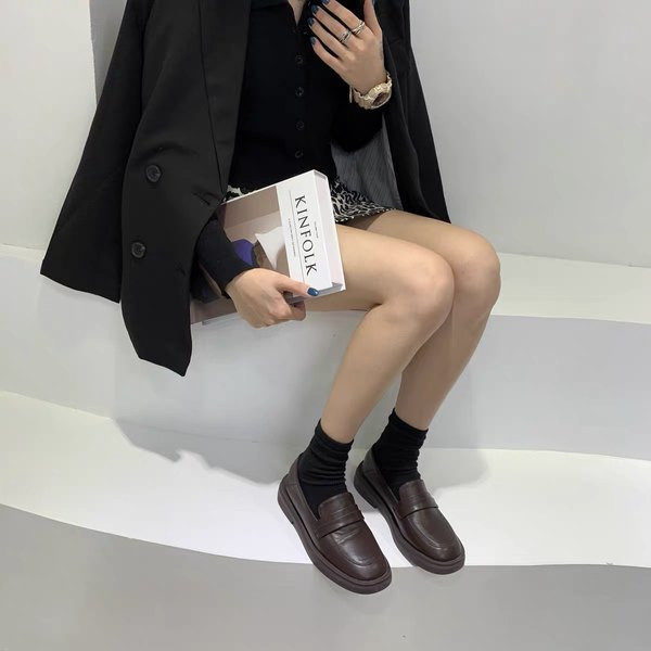 Sieviešu ikdienas apavi no eko ādas ar plakanu zoli