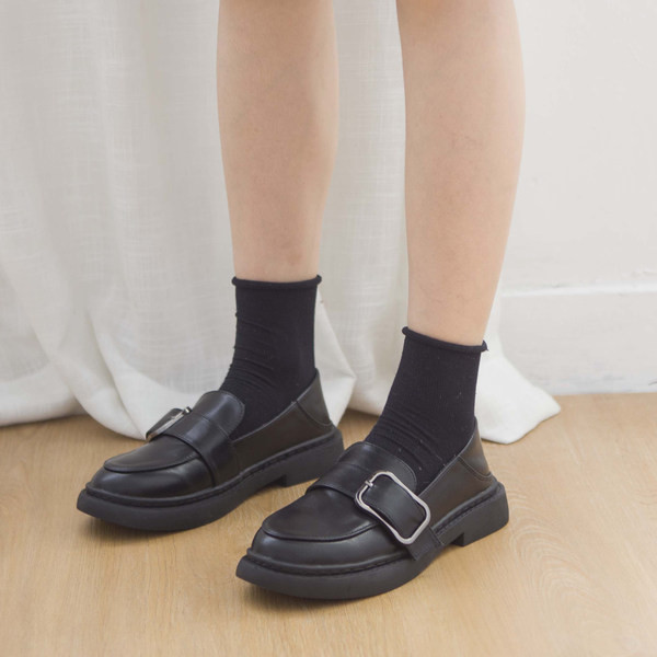 Ikdienas apaļas kurpes ar metāla apdari