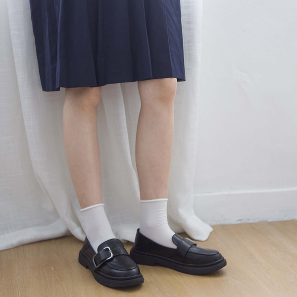 Ikdienas apaļas kurpes ar metāla apdari