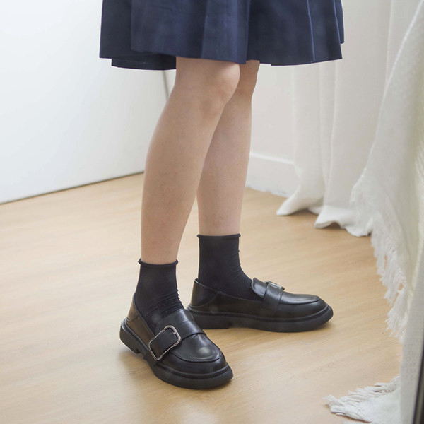 Ikdienas apaļas kurpes ar metāla apdari