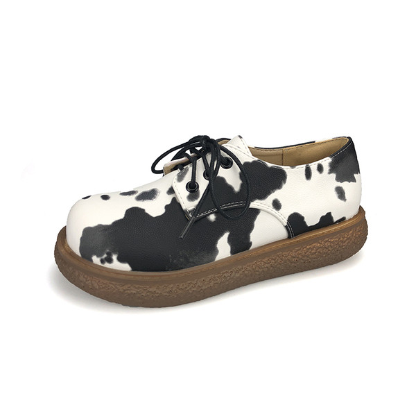 Sieviešu ikdienas apavi ar mežģīnēm un dzīvnieku apdruku