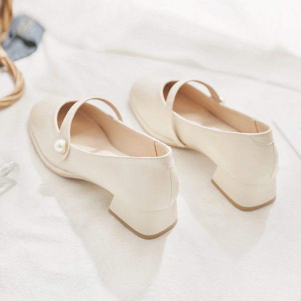 Modernas sieviešu ādas apavi ar 3,5 cm papēdi un pērļu siksniņu