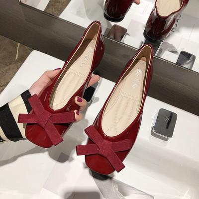 Sieviešu ikdienas lakādas apavi ar lenti