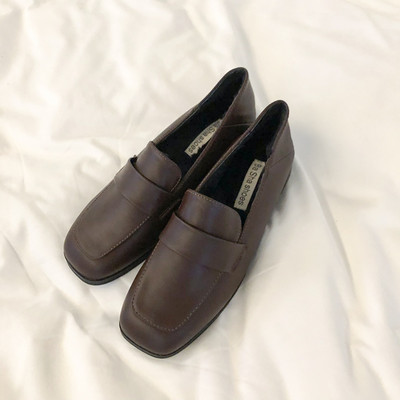 Noapaļots ikdienas apavu modelis no eko ādas