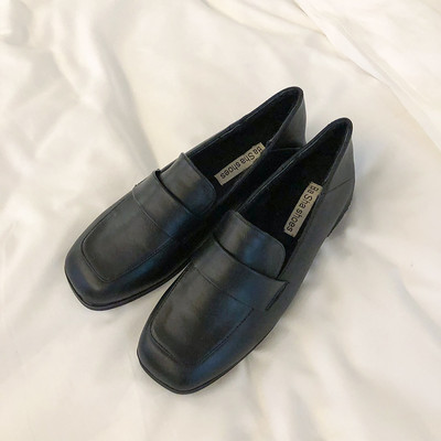 Noapaļots ikdienas apavu modelis no eko ādas