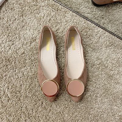 Sieviešu smailas zamšādas kurpes ar 3D elementu