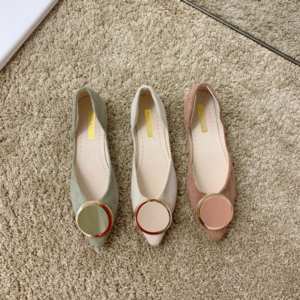 Sieviešu smailas zamšādas kurpes ar 3D elementu