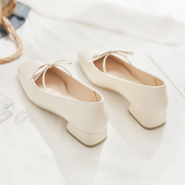 Sieviešu ikdienas apavi ar lenti un 3 cm papēdi