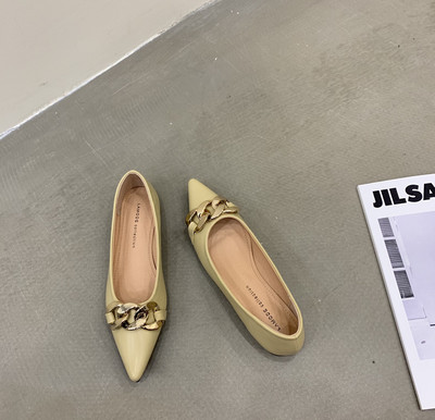 Sieviešu smailie apavi ar metāla elementu - mākslīgā āda