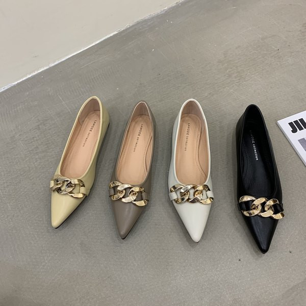 Sieviešu smailie apavi ar metāla elementu - mākslīgā āda