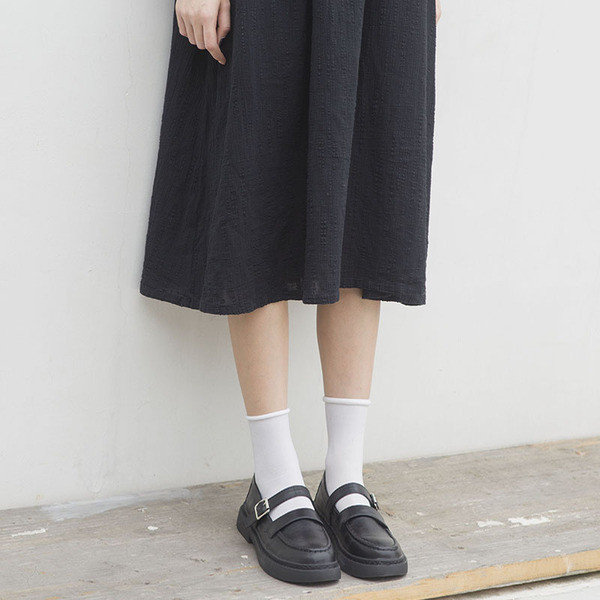 Sieviešu eko ādas apavi ar siksnu un sprādzi