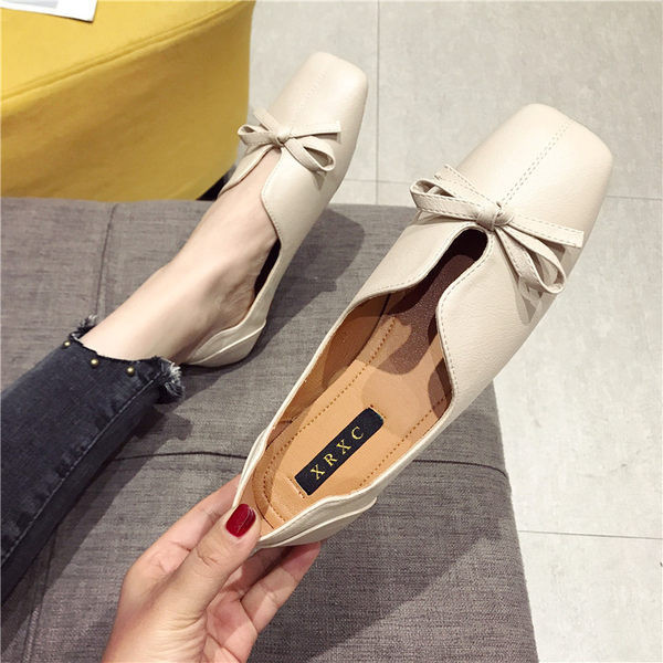 Sieviešu ikdienas apavi ar lenti baltā un melnā krāsā