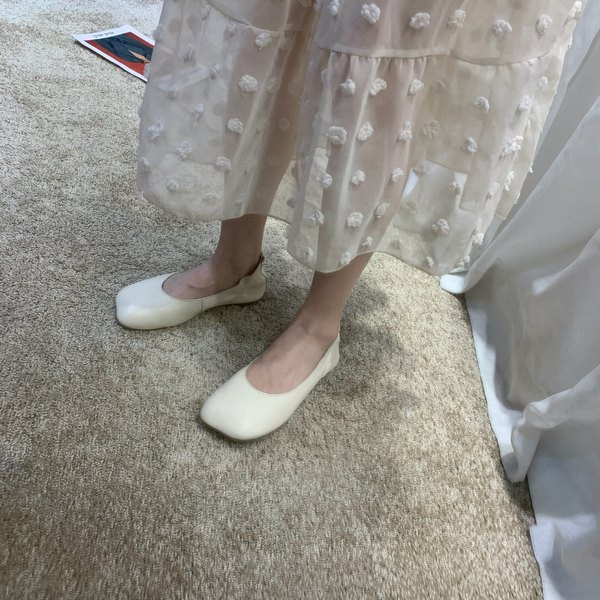 Ikdienas sieviešu ādas apavi ar plakanu zoli - vairākas krāsas