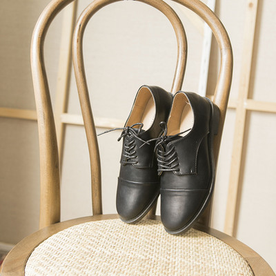 Vienkāršs eko ādas apavu modelis ar šņorēm