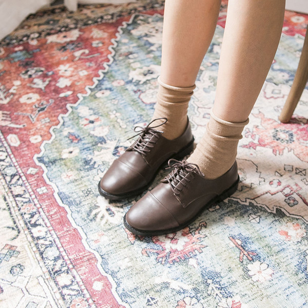 Vienkāršs eko ādas apavu modelis ar šņorēm