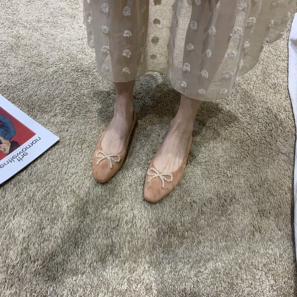 Sieviešu ikdienas apavi ar lentīti - smails modelis no eko zamšādas