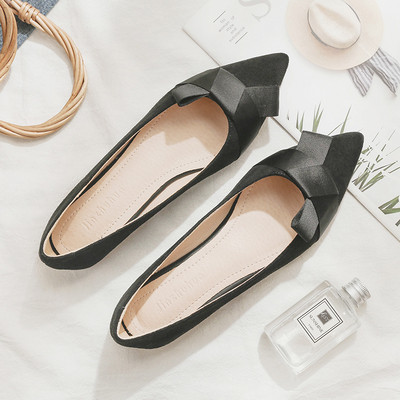 Sieviešu moderni apavi ar plakanu zoli - smails modelis