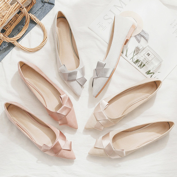 Sieviešu moderni apavi ar plakanu zoli - smails modelis