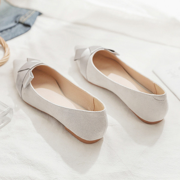 Sieviešu moderni apavi ar plakanu zoli - smails modelis