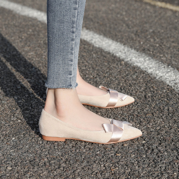 Sieviešu moderni apavi ar plakanu zoli - smails modelis