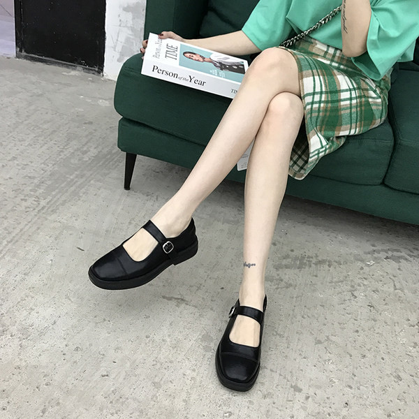 Parasta modeļa apavi ar eko ādas siksniņu un sprādzi