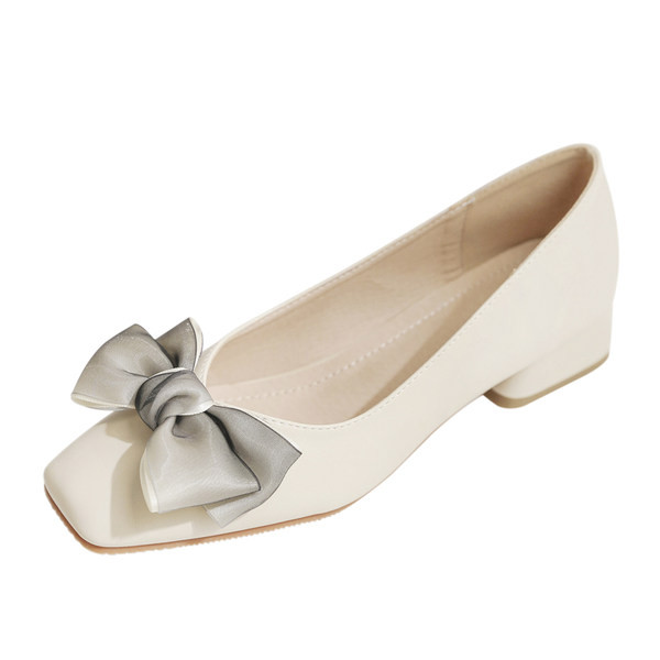 Modernas sieviešu kurpes ar satīna lenti