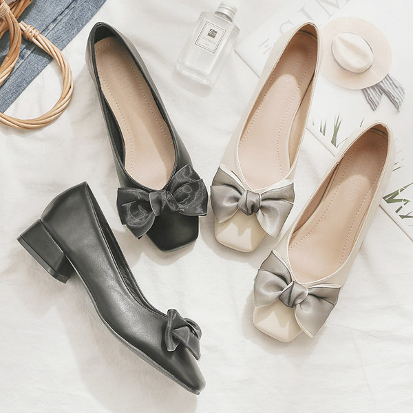 Modernas sieviešu kurpes ar satīna lenti